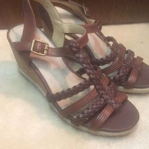 Brown wedge dress shoes